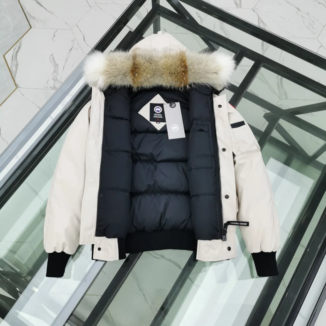 P720 01 model - off-white